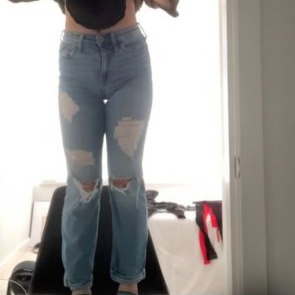 Hollister Mom Straight Leg Jeans Light Wash - Picture 2 of 2